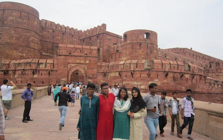 To explore the Agra Fort view
