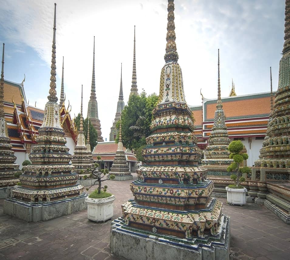 Visit Wat Pho (the Temple of the Reclining Buddha) Bangkok in 1 day (2)